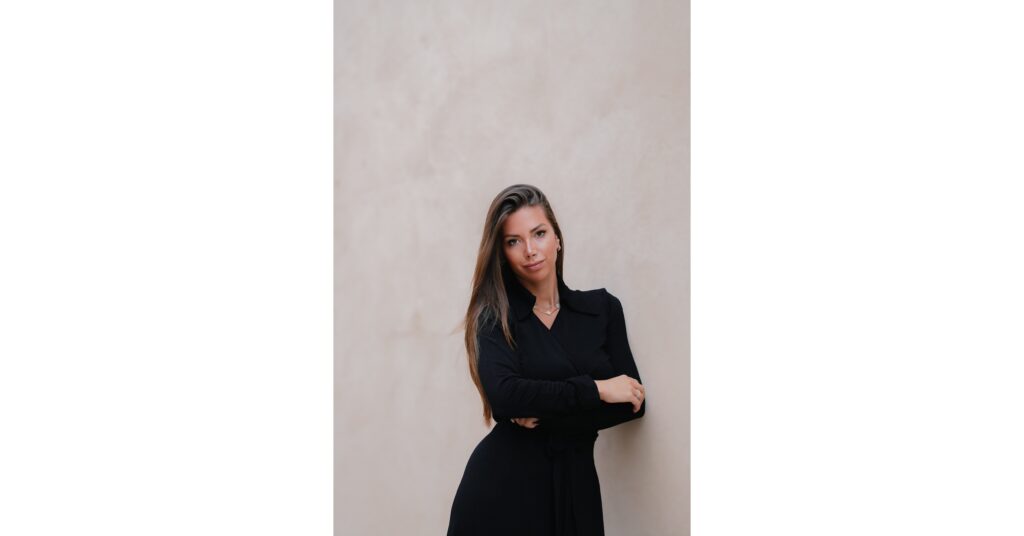 laura villars.jpg