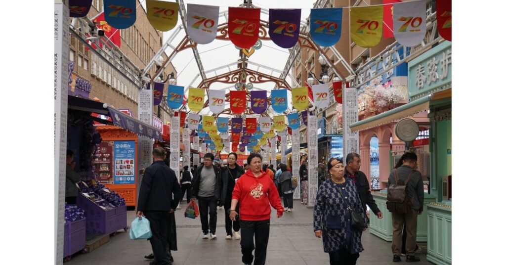 the grand bazaar urumqi september 19 wang yajuan.jpg