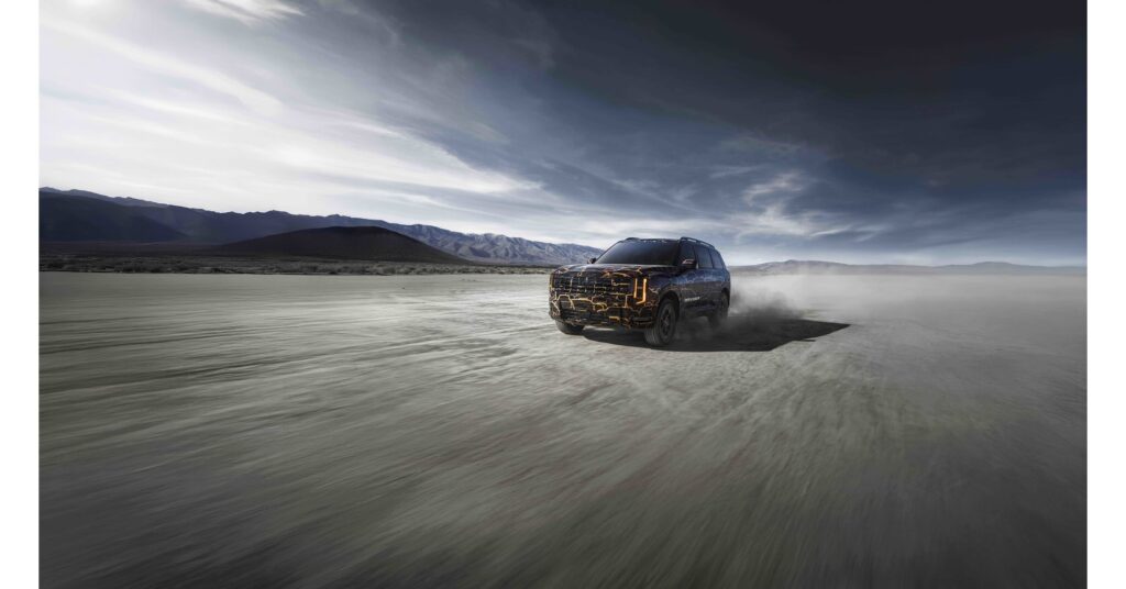 kia 2027 camouflage telluride 1.jpg