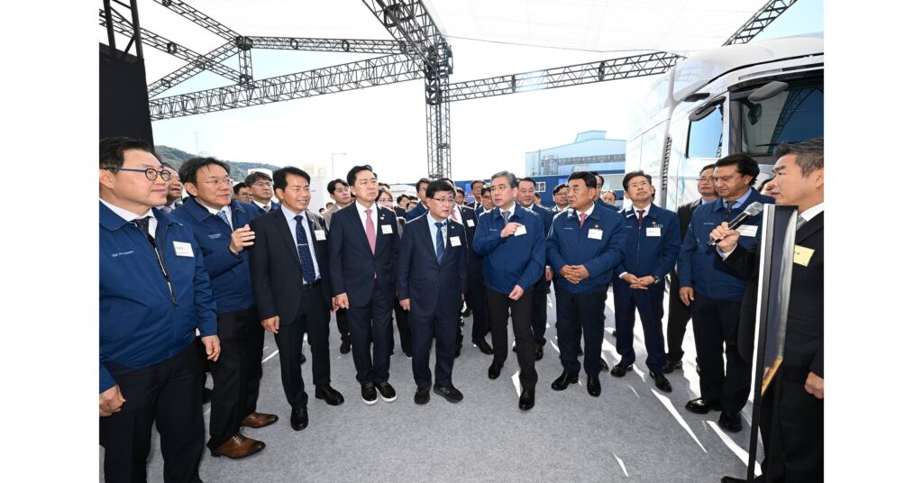 photo hyundai motor hydrogen fuel cell production facility in korea.jpg